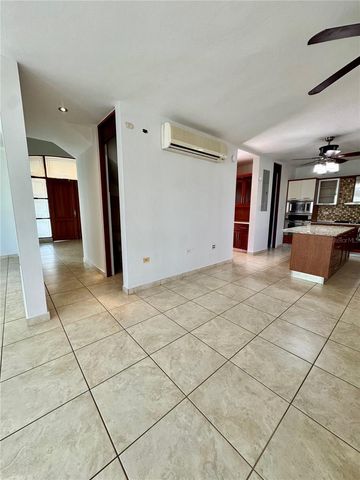 718 MAR DE BENGAL 718, Dorado, PR 00646