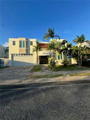 718 MAR DE BENGAL 718, Dorado, PR 00646