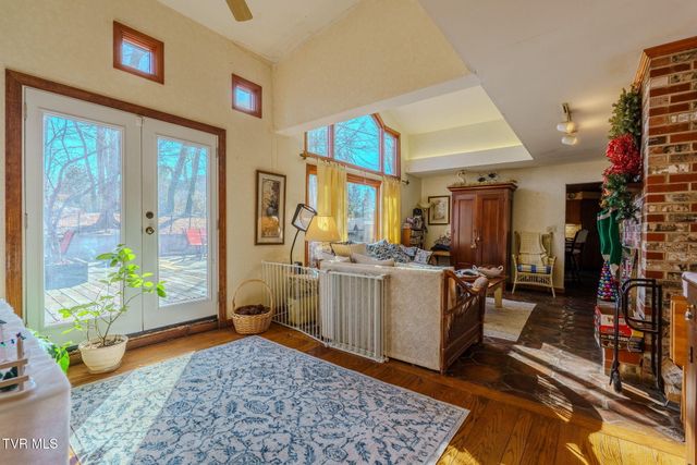 4206 Bristol Highway, Johnson City, TN 37601