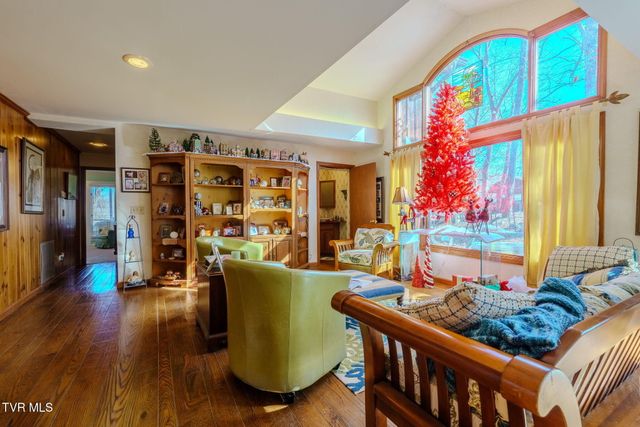 4206 Bristol Highway, Johnson City, TN 37601