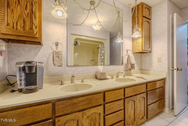 4206 Bristol Highway, Johnson City, TN 37601