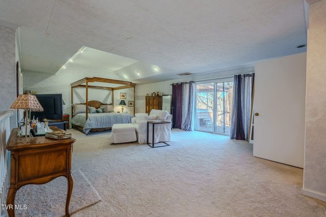 4206 Bristol Highway, Johnson City, TN 37601