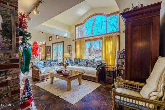 4206 Bristol Highway, Johnson City, TN 37601