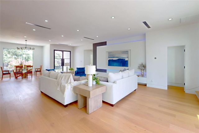 5055 Yarwell Drive, Houston, TX 77096