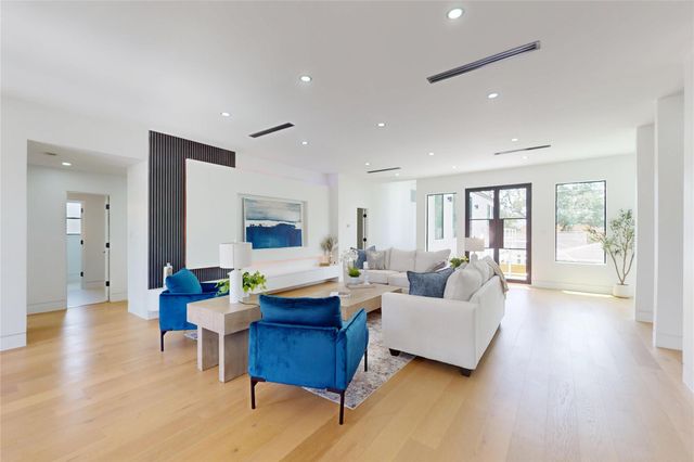 5055 Yarwell Drive, Houston, TX 77096