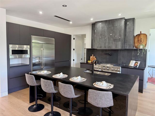 5055 Yarwell Drive, Houston, TX 77096