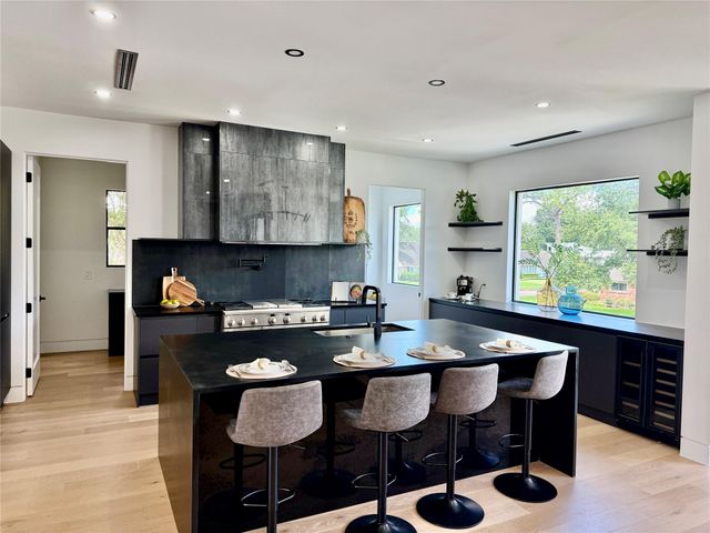 5055 Yarwell Drive, Houston, TX 77096