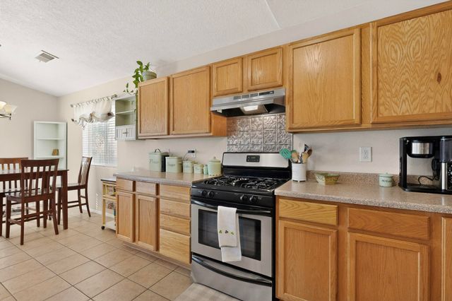 65 Rosa Avenue SW, Los Lunas, NM 87031