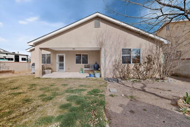 65 Rosa Avenue SW, Los Lunas, NM 87031