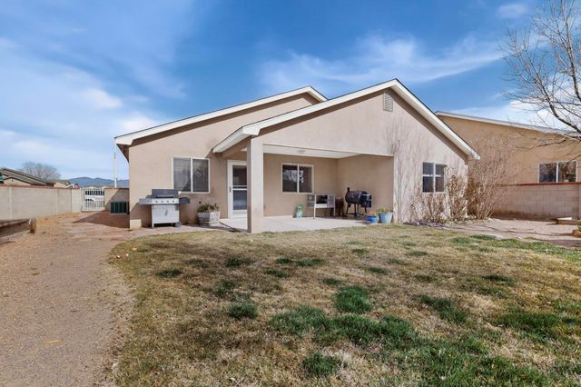 65 Rosa Avenue SW, Los Lunas, NM 87031