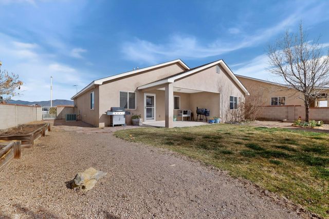 65 Rosa Avenue SW, Los Lunas, NM 87031