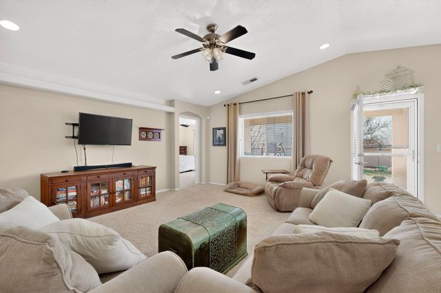 65 Rosa Avenue SW, Los Lunas, NM 87031