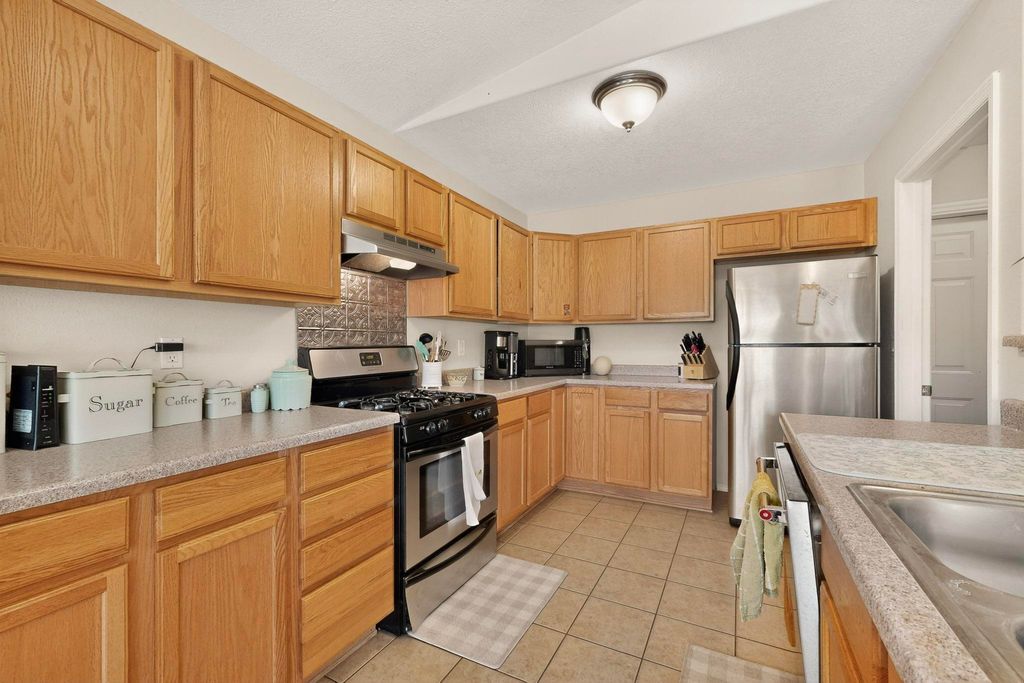 Image 14 of property listing at 65 Rosa Avenue SW, Los Lunas, NM 87031