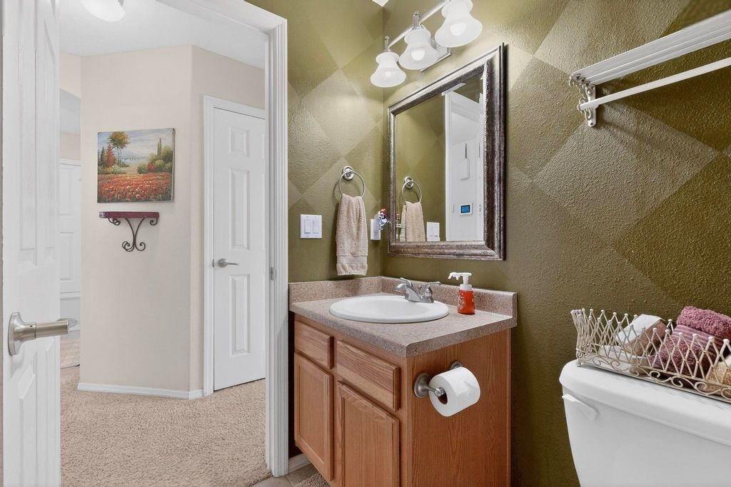 Image 16 of property listing at 65 Rosa Avenue SW, Los Lunas, NM 87031