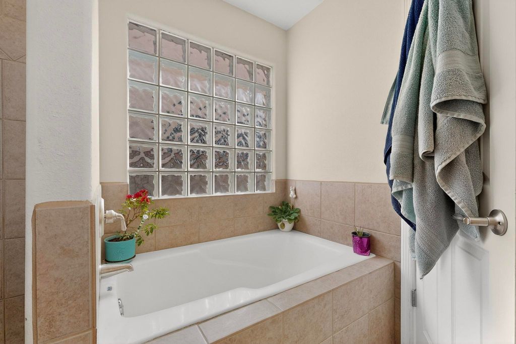 Image 24 of property listing at 65 Rosa Avenue SW, Los Lunas, NM 87031