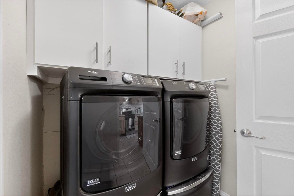 Image 32 of property listing at 65 Rosa Avenue SW, Los Lunas, NM 87031