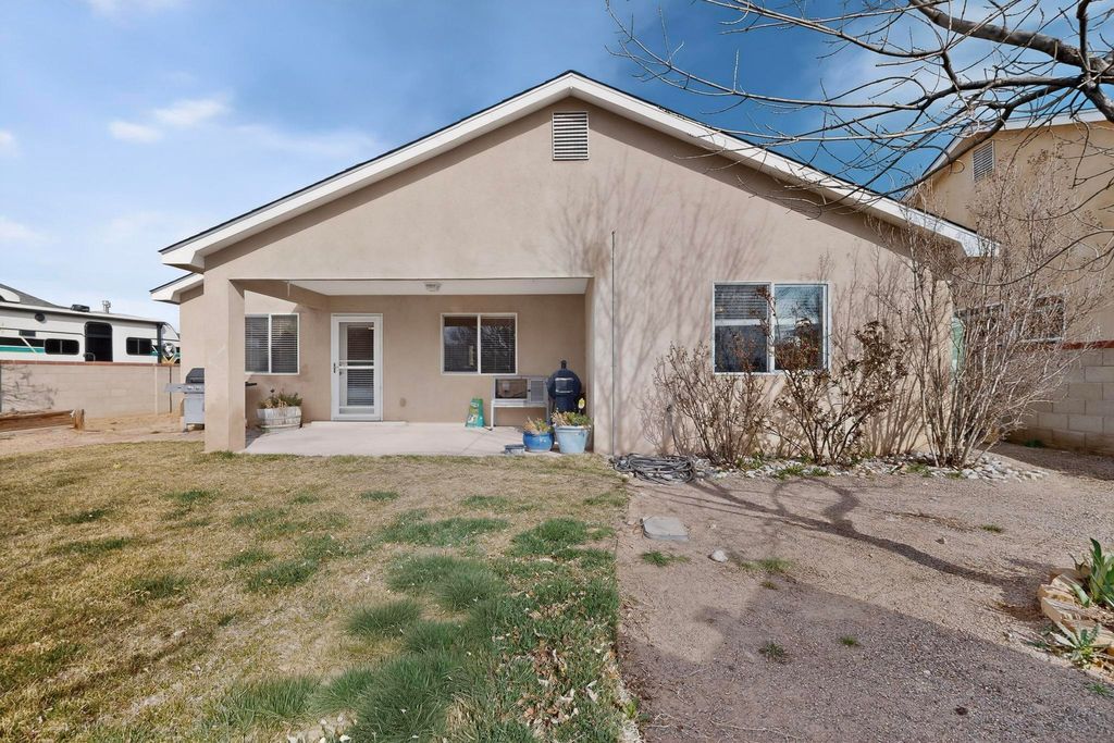Image 35 of property listing at 65 Rosa Avenue SW, Los Lunas, NM 87031