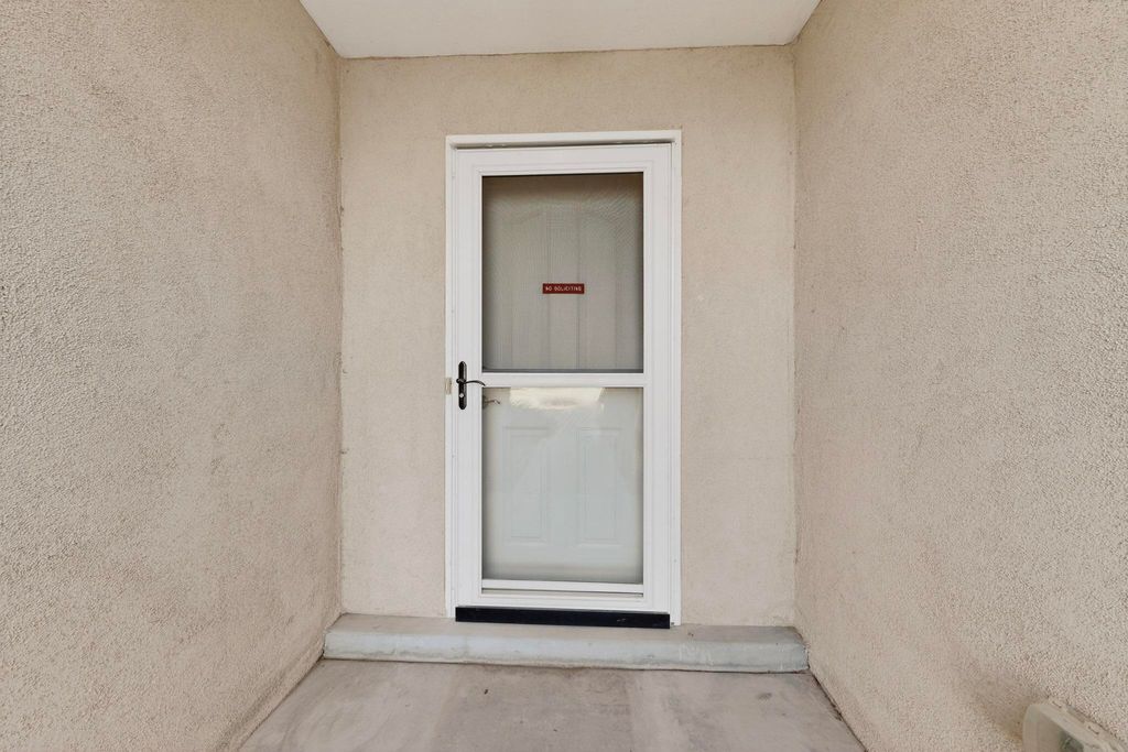 Image 5 of property listing at 65 Rosa Avenue SW, Los Lunas, NM 87031