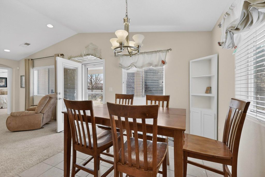 Image 9 of property listing at 65 Rosa Avenue SW, Los Lunas, NM 87031