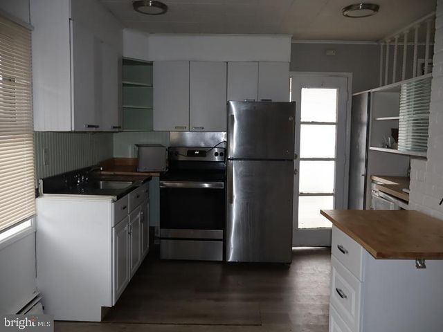 29 TALL PINE LN, Levittown, PA 19054