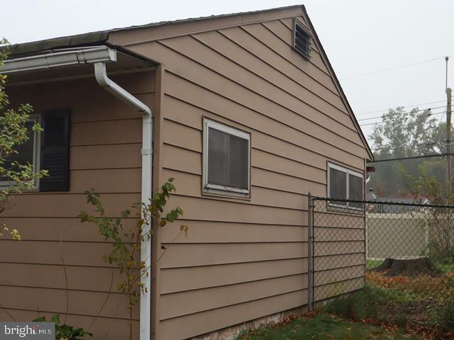 29 TALL PINE LN, Levittown, PA 19054