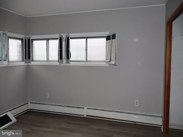 29 TALL PINE LN, Levittown, PA 19054