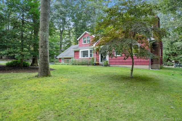 9 Circle Drive, Shoreham, NY 11786