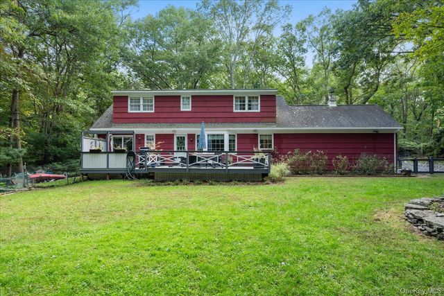 9 Circle Drive, Shoreham, NY 11786