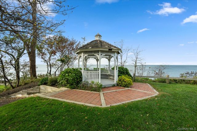 9 Circle Drive, Shoreham, NY 11786