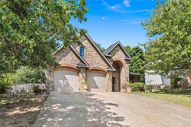 780 E Bryan Lane, Fayetteville, AR 72701