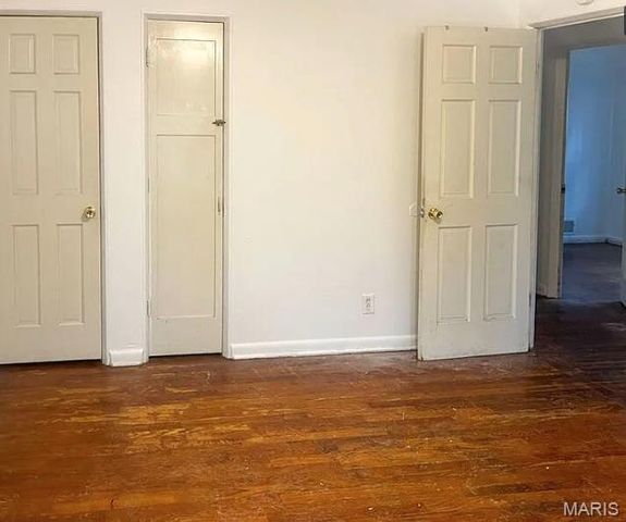 6636 Kenwood Drive, St Louis, MO 63121