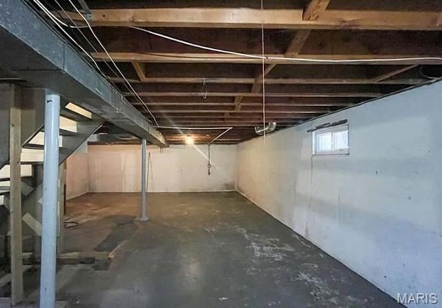 6636 Kenwood Drive, St Louis, MO 63121