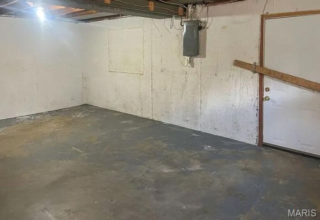 6636 Kenwood Drive, St Louis, MO 63121