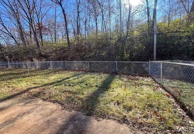 6636 Kenwood Drive, St Louis, MO 63121