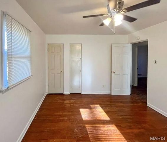 6636 Kenwood Drive, St Louis, MO 63121