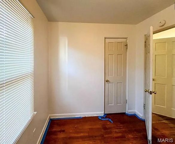 6636 Kenwood Drive, St Louis, MO 63121