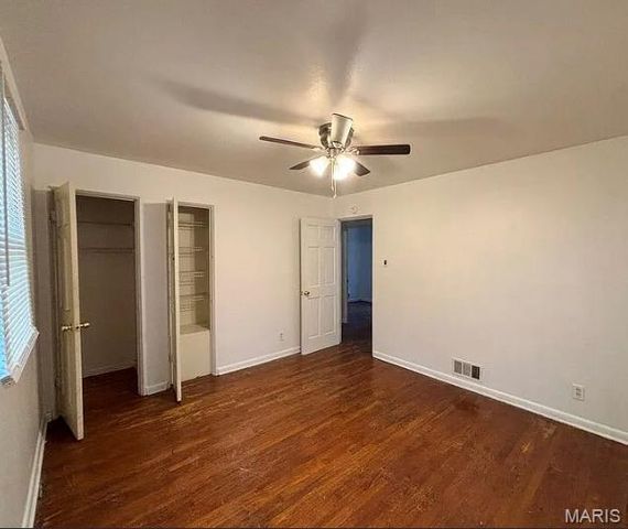 6636 Kenwood Drive, St Louis, MO 63121