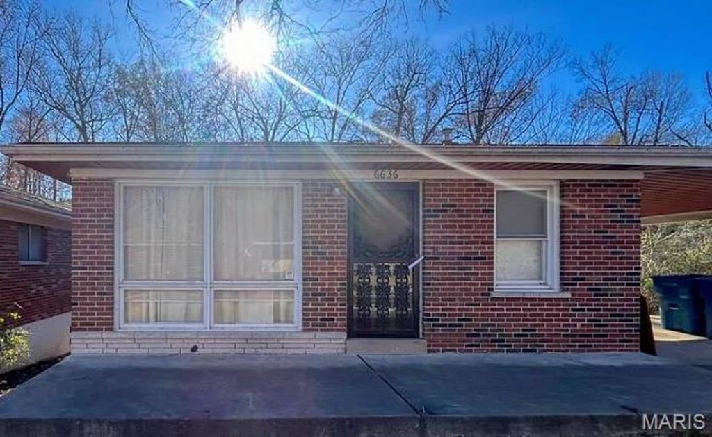 6636 Kenwood Drive, St Louis, MO 63121