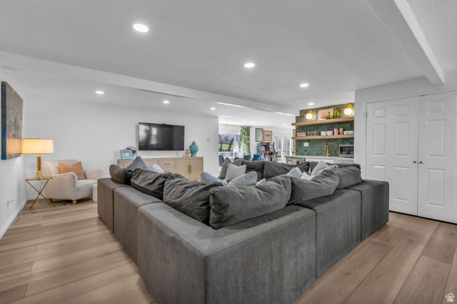882 E WINDSOR LN, Kaysville, UT 84037