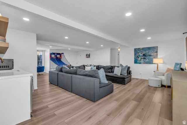 882 E WINDSOR LN, Kaysville, UT 84037