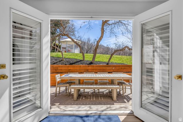 882 E WINDSOR LN, Kaysville, UT 84037
