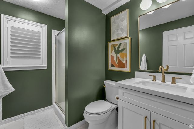 882 E WINDSOR LN, Kaysville, UT 84037