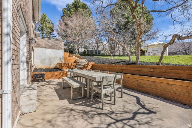 882 E WINDSOR LN, Kaysville, UT 84037