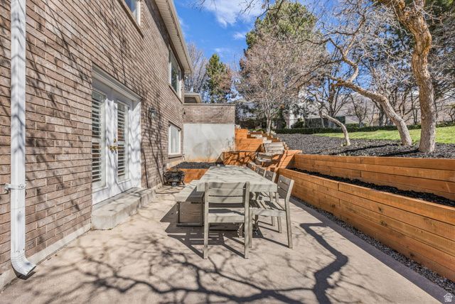 882 E WINDSOR LN, Kaysville, UT 84037