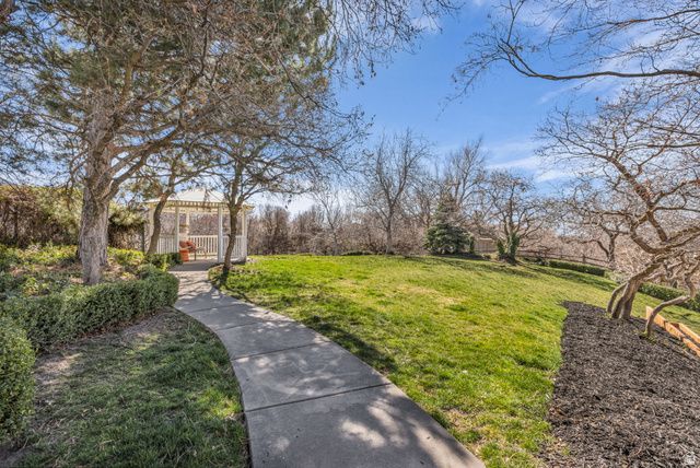 882 E WINDSOR LN, Kaysville, UT 84037
