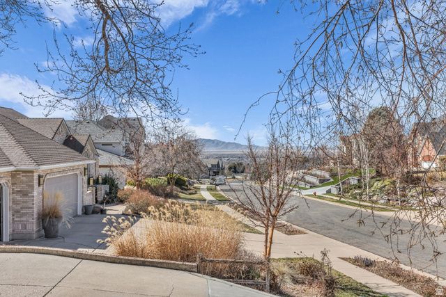 882 E WINDSOR LN, Kaysville, UT 84037