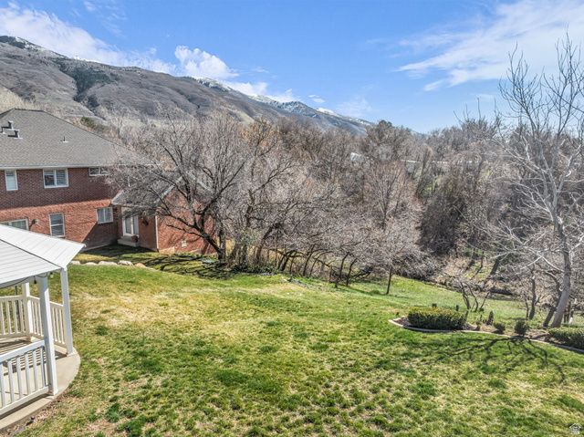 882 E WINDSOR LN, Kaysville, UT 84037