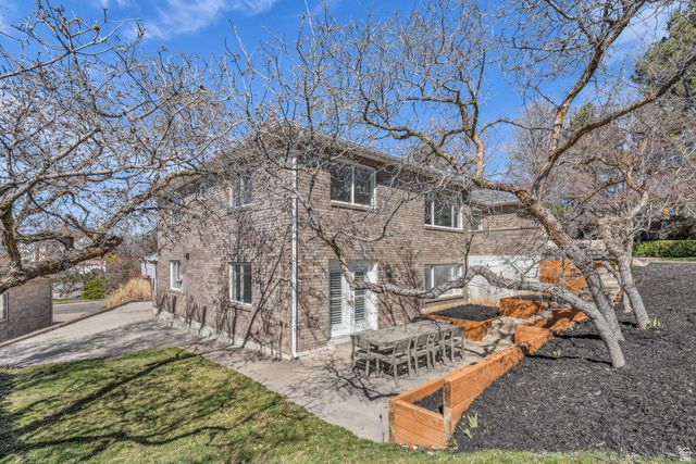 882 E WINDSOR LN, Kaysville, UT 84037