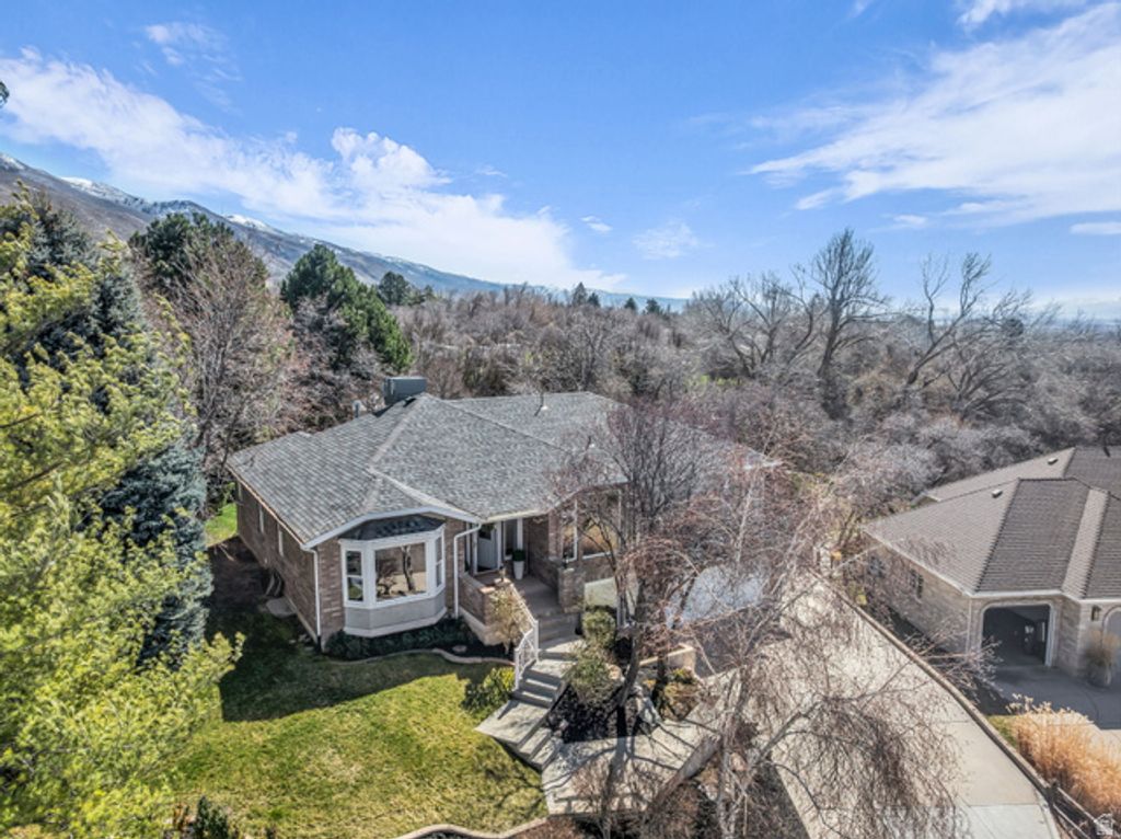 882 E WINDSOR LN, Kaysville, UT 84037