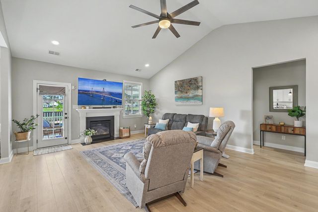612 Sienna Way, Summerville, SC 29486